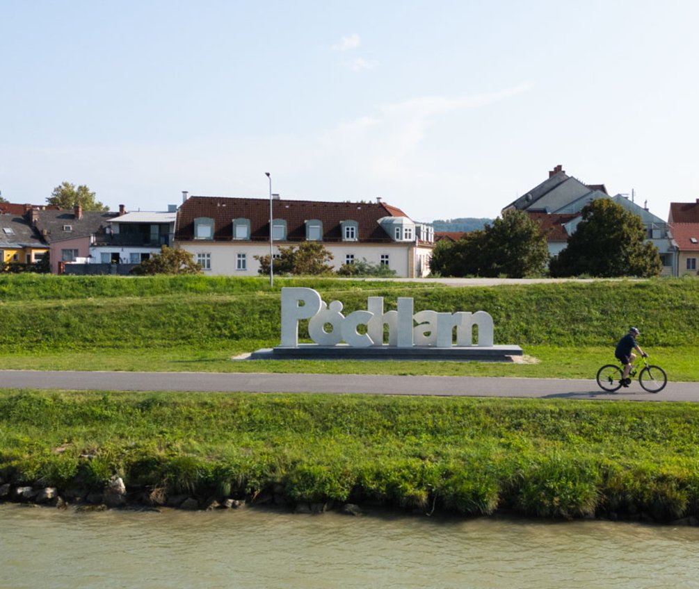 Schriftzug an der Donau, Pöchlarn